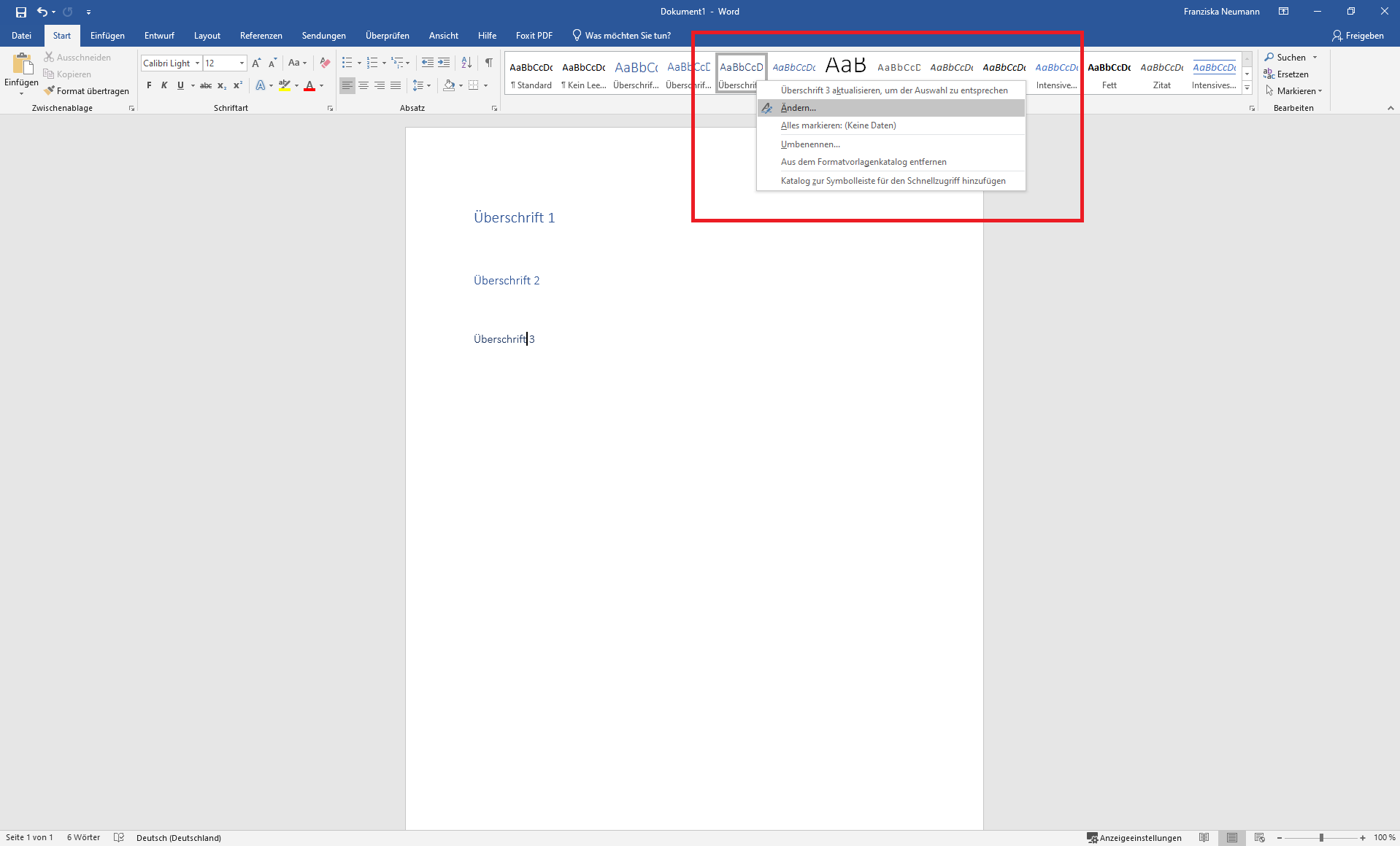 Das Word-Dokument mit dem geöffneten Formatvorlagen-Kontextmenü, welches sich durch Rechtsklick auf die Formatvorlage öffnet. Um das Kontextmenü ist ein roter Kasten
